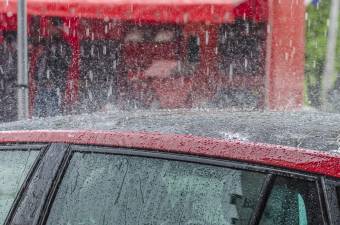 Felhőszakadás, elszórtan jégeső – ez vár ránk szombaton