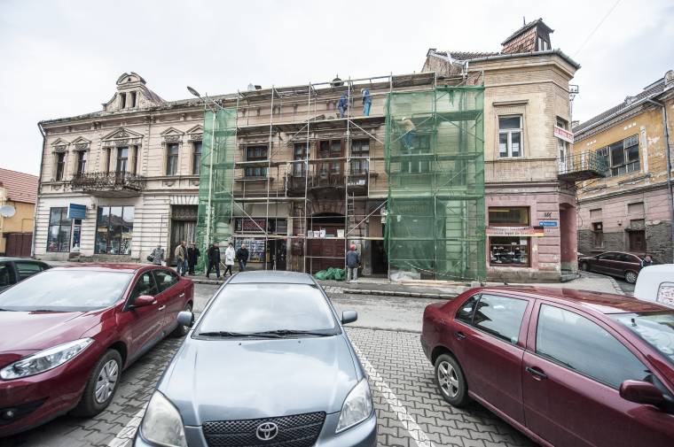 Felállványozták az épületet
