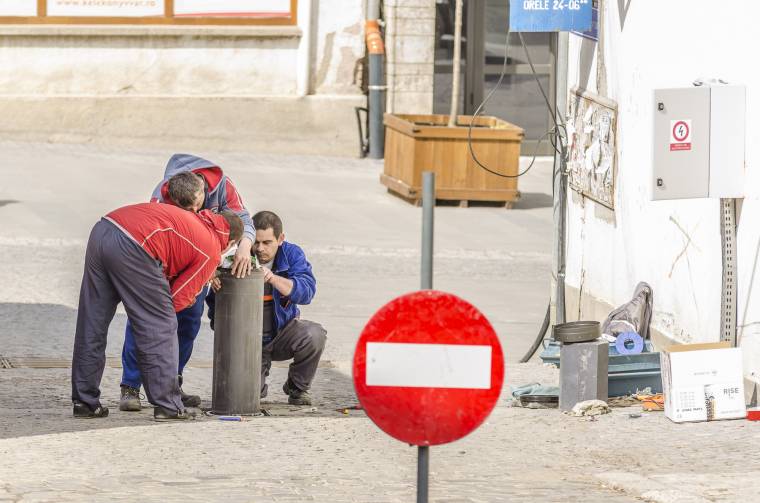 Megjavították a behajtásgátló oszlopot