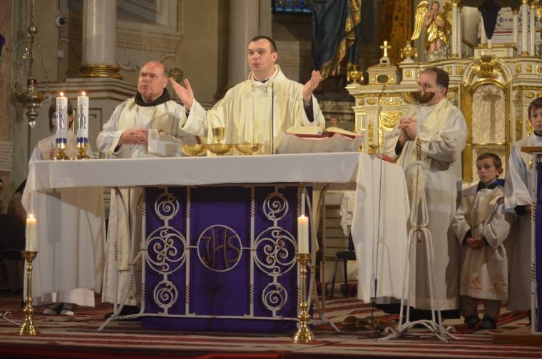 Nagycsütörtöki lábmosás a csíksomlyói kegytemplomban