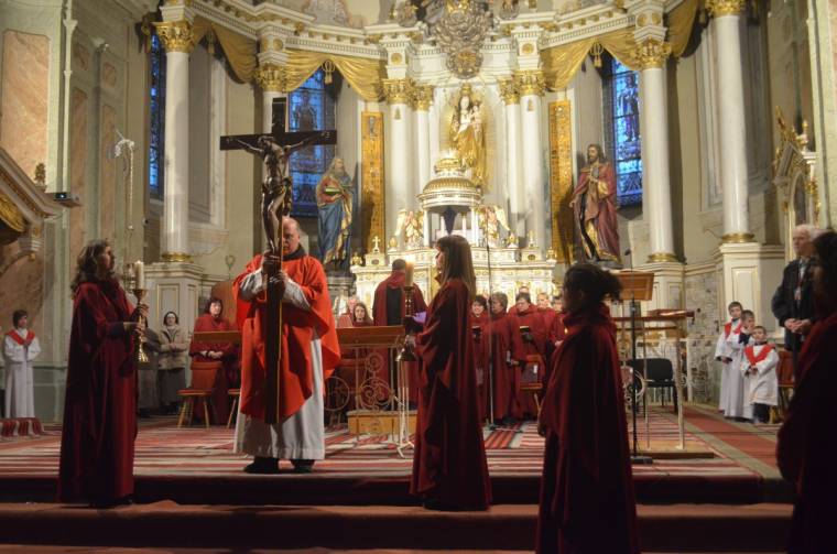 Döntött a szenátus: munkaszüneti nap lesz a nagypéntek