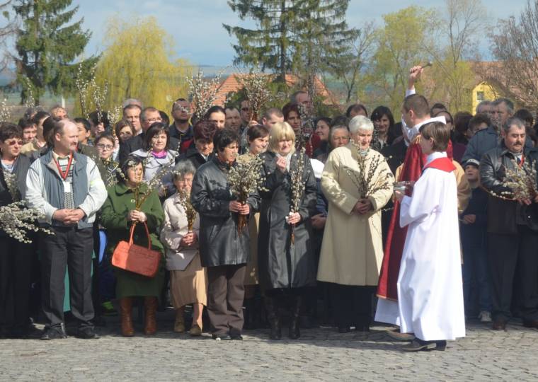 Virágvasárnapi bevonulás és barkaszentelés