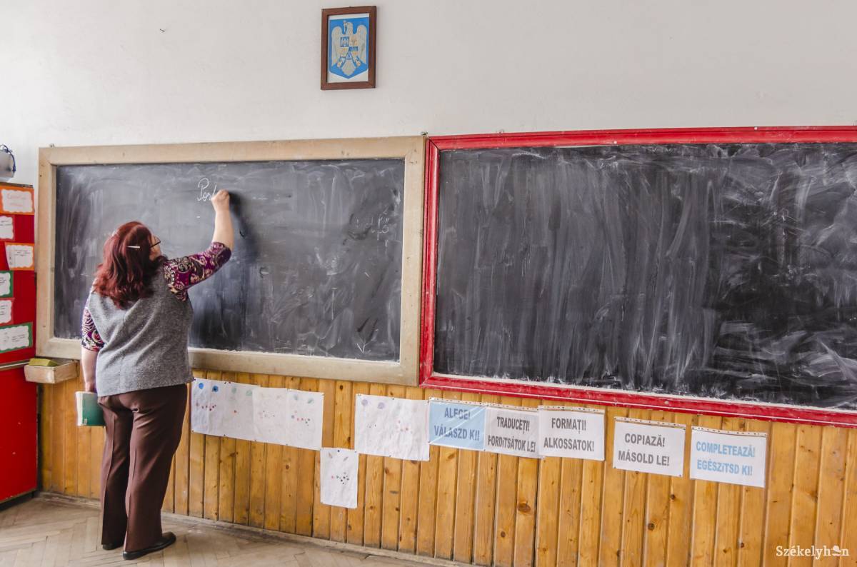A tanügyi szakszervezet szerint az állami alkalmazottak közül az oktatási rendszerben dolgozók bére a legalacsonyabb. Illusztráció •  Fotó: Veres Nándor