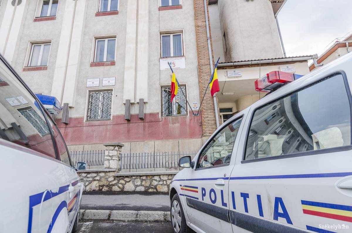 A megkéselt férfi taxival ment a rendőrségre, onnan szállították kórházba. Illusztráció •  Fotó: Veres Nándor
