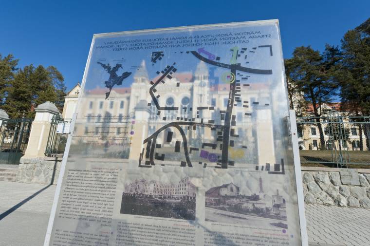 Hányatott sorsú táblák