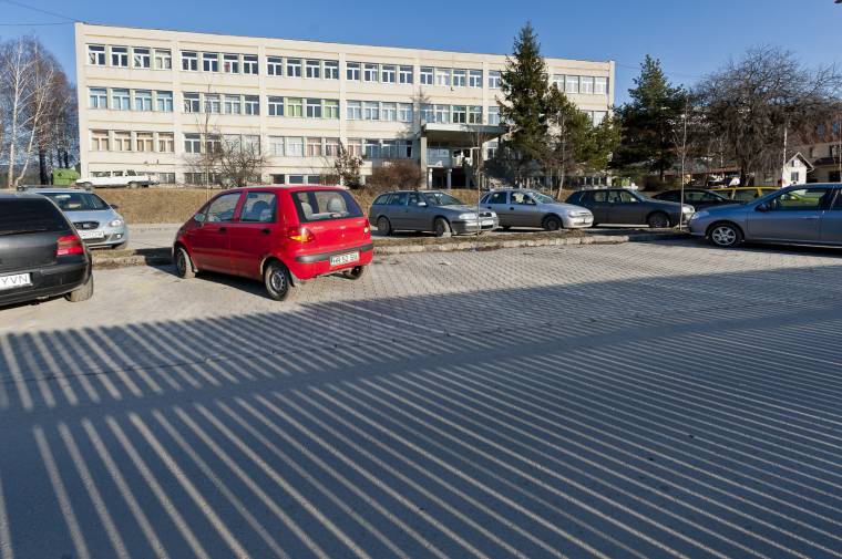 A rendelőintézetbe költöztetnének két kórházi osztályt