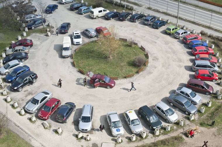 Gödrös parkoló Csíkszereda szívében