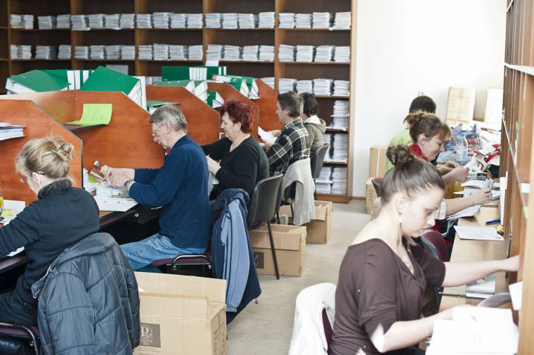 Hat-hétezer pályázat naponta