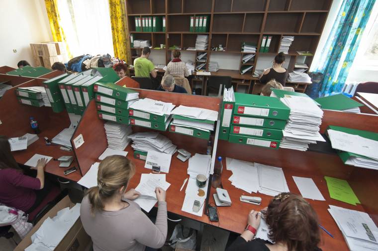 Ellenőrzik a pályázatokat