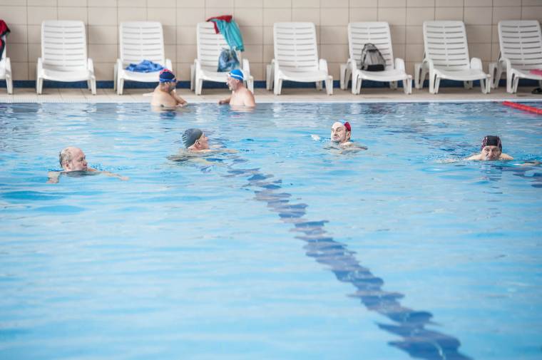 Csíkszeredai Néppárt: ne csak rendőrök használhassák ingyen az uszodát