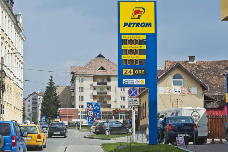 Óriási hiányt okoz az adóemelés az államnak