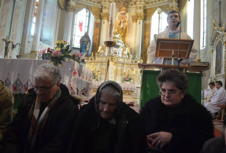 Betegek zarándoklata a csíksomlyói kegytemplomban
