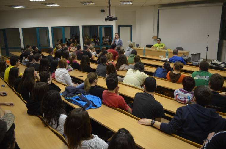 Humoristát kerestek a Sapientián