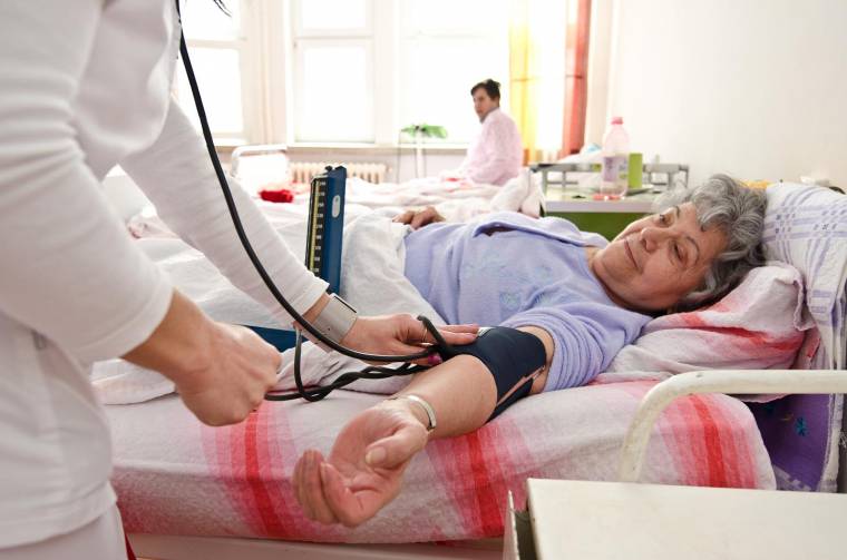 Kellenének még szakemberek