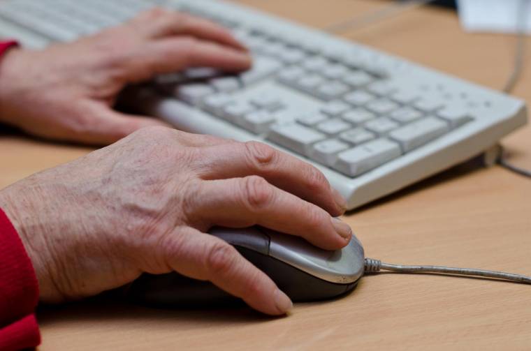 Informatikai ismeretek időseknek