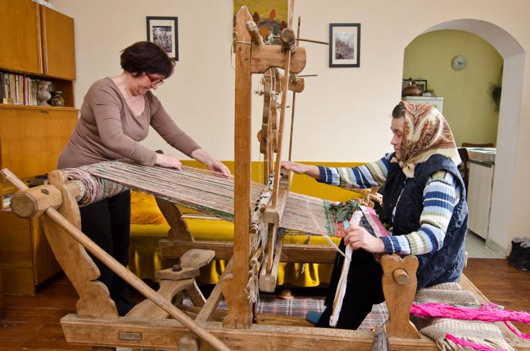 Közösséget összefogó szövőszék