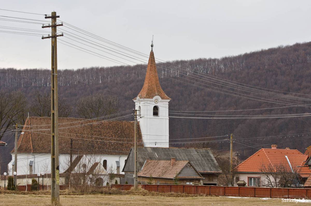 Csíkmenaság plébániatemploma. Ünnepel az egyházközség. Archív •  Fotó: Kristó Róbert
