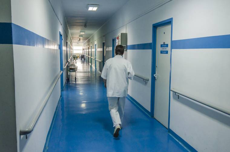 Fizetésemelés az egészségügyben dolgozóknak