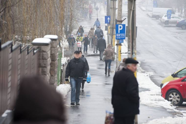Megfagyott a pára, csúsztak a járdák