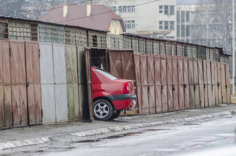 Kérdéses a pléhgarázsok sorsa