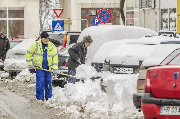 Folyamatos a hóeltakarítás