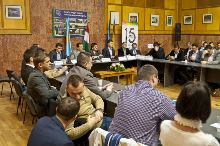 Középpontban az erdélyi magyar fiatalok