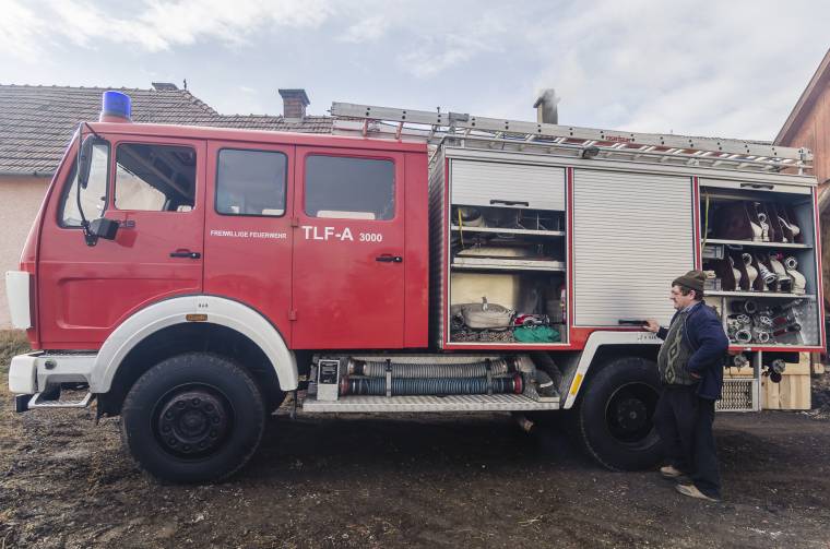 Tűzoltóautó az önkénteseknek