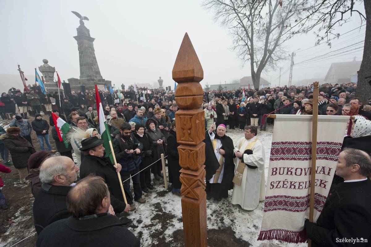 Kopjafaavatás 2014-ben •  Fotó: Kristó Róbert