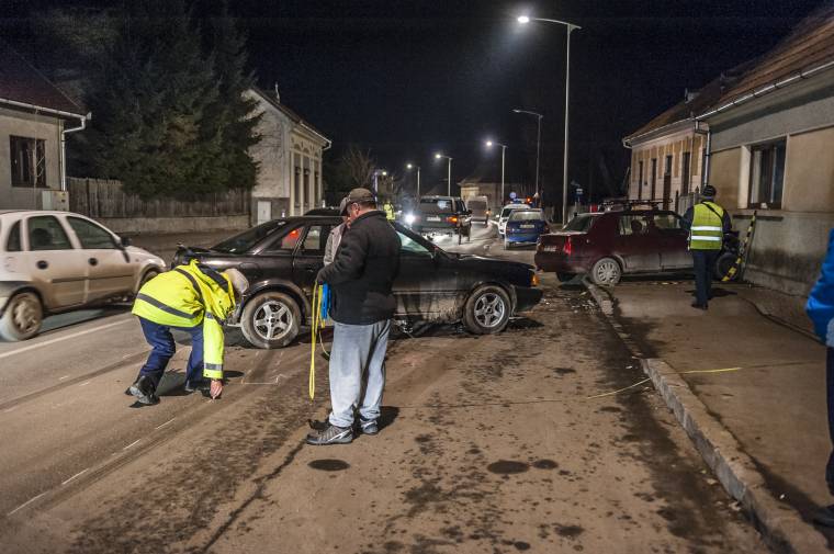 Háznak ütközött a karambol után
