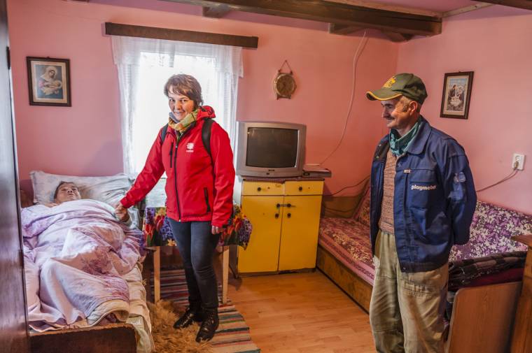 Nem engedi el a rászorulók kezét a Caritas