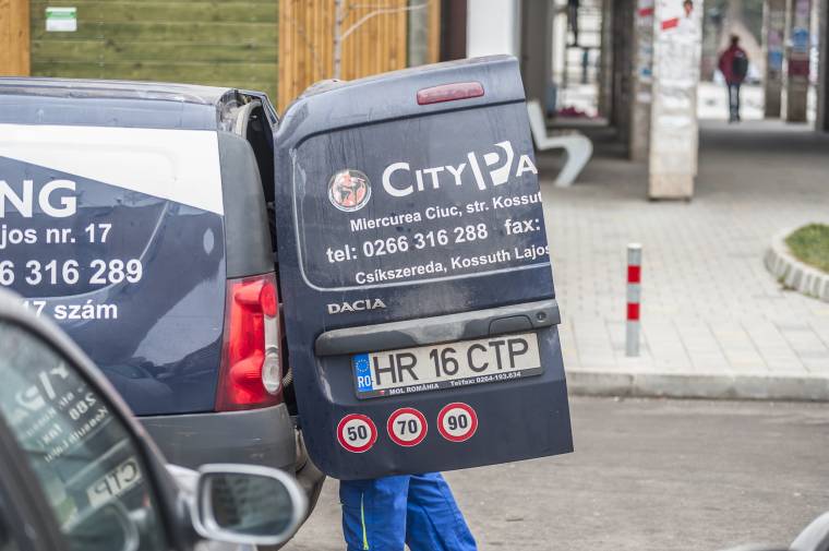 Egyre több autóra kerül kerékbilincs