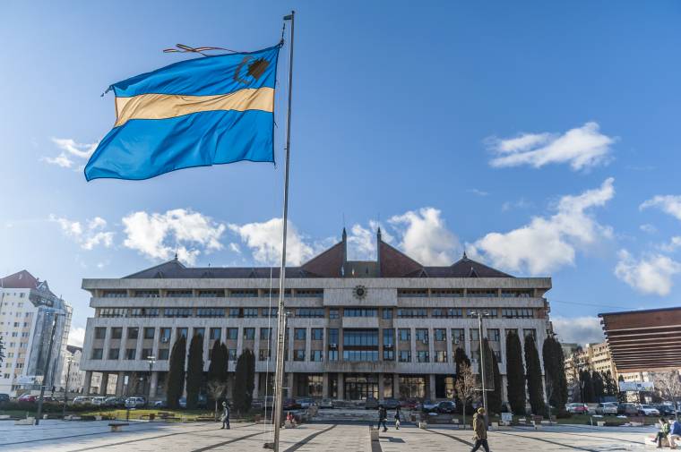 Zászlóügy: jogszabályokra, precedensekre hivatkozik Tanasă