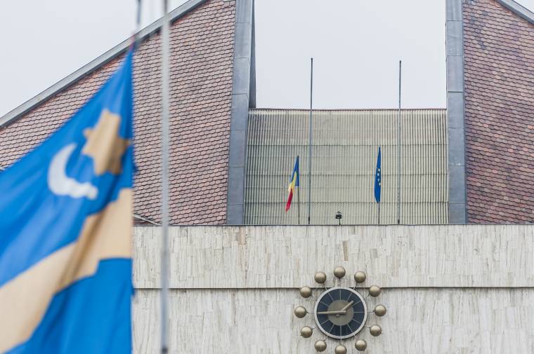Prefektus: a megyezászlóról szóló határozat egyelőre csak tervezet