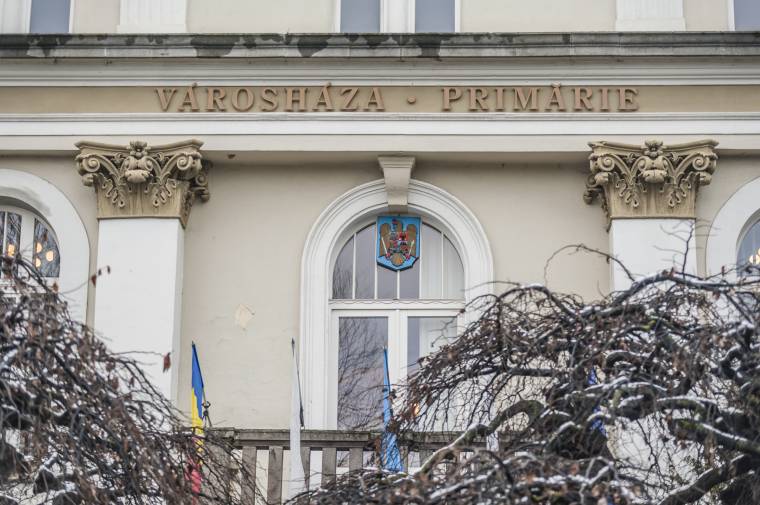 Dan Tănasă a csíkszeredai Városháza felirat miatt is perel