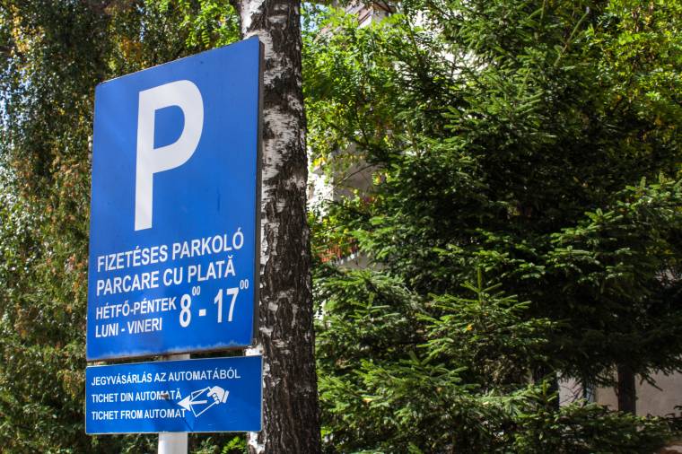 Nem bilincselnek, de pótdíjat kell fizetni a szabálytalan parkolásért