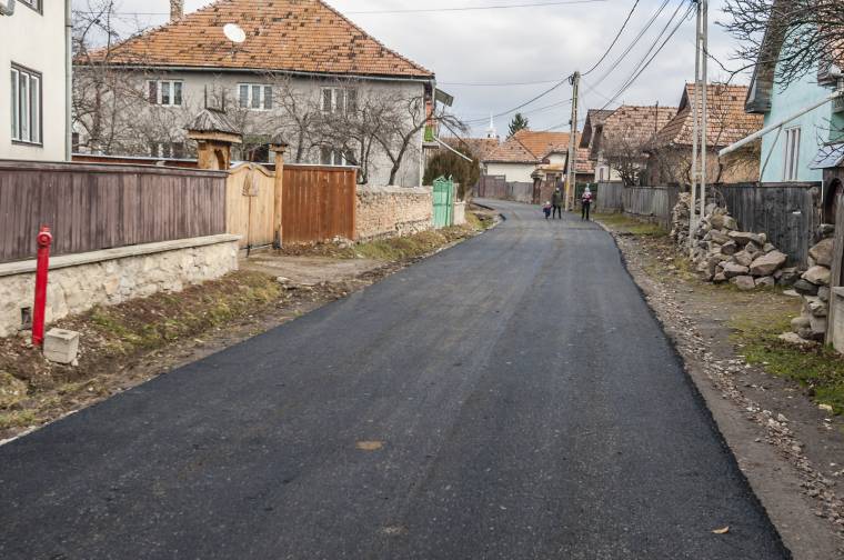 Községi utat aszfaltoztak Csíkrákoson