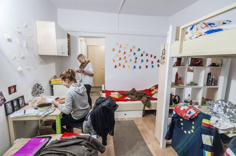 Csíki kollégiumok: sok diák, elenyésző számú személyzet