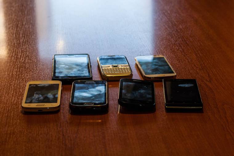 Átlagosan két mobiltelefon jut egy családra Romániában