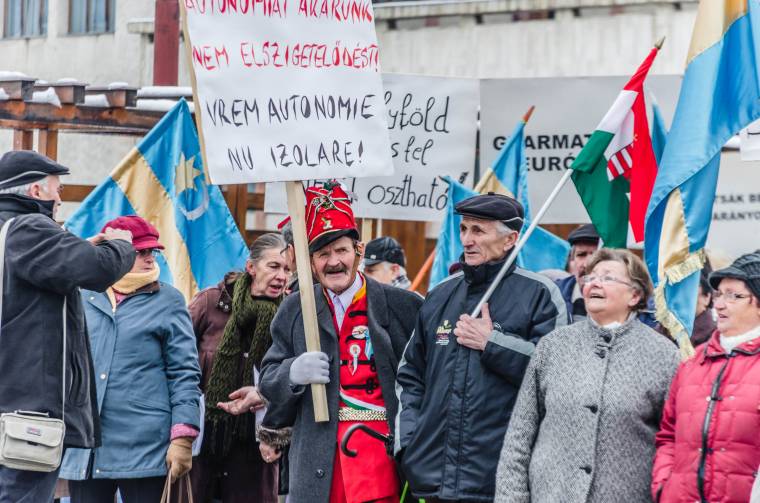 Közvitán az autonómiatervezet
