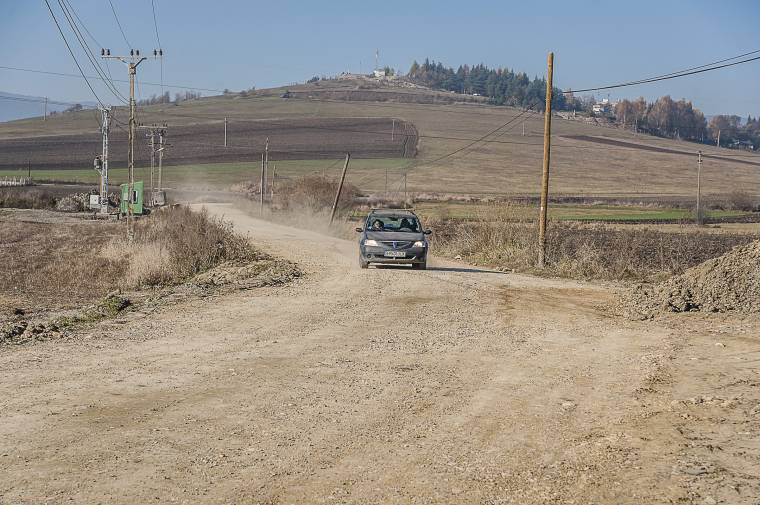 Kaviccsal szórt út vezet a Natúr lakóparkba