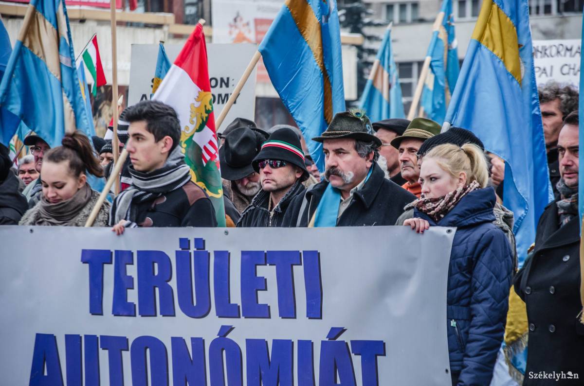 Tüntetés az autonómiáért. Archív •  Fotó: Gecse Noémi