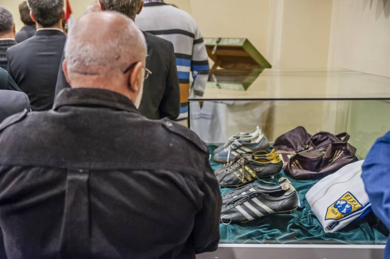 Kiállítás Albert Flórián személyes tárgyaiból