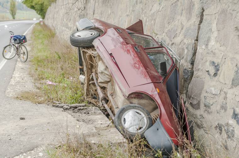 Betonkockának csapódott