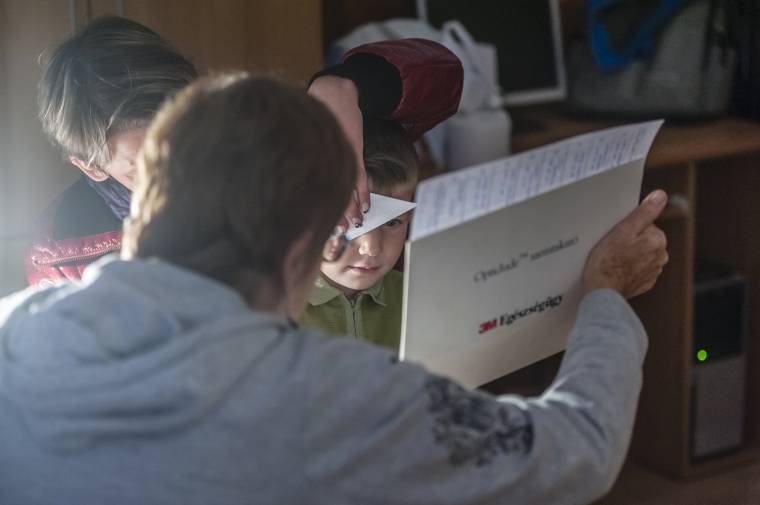 Csíki településeken vizsgálják a gyermekeket