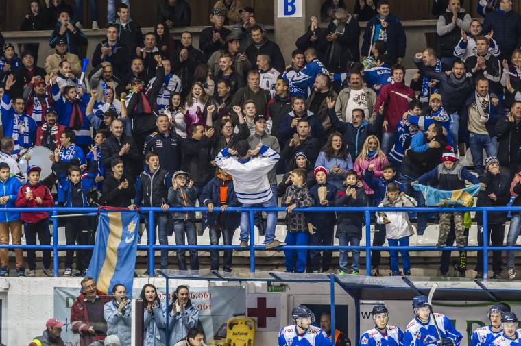 B közép: ahol a szurkolóknak a Sportklub van a szívük helyén