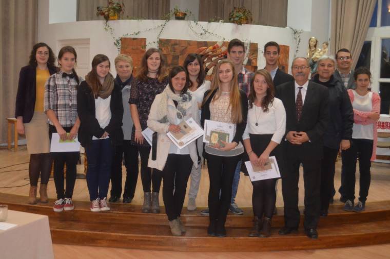 Istenes verseket szavaltak