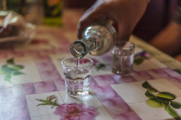 Két kiskorú esete egy liter pálinkával