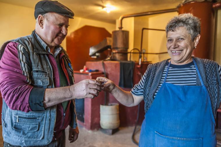 Egyedi íze van a kászoni szilvapálinkának