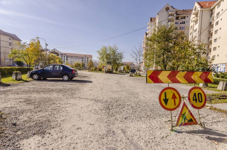 Parkolójavítási munkálatok Csíkszeredában