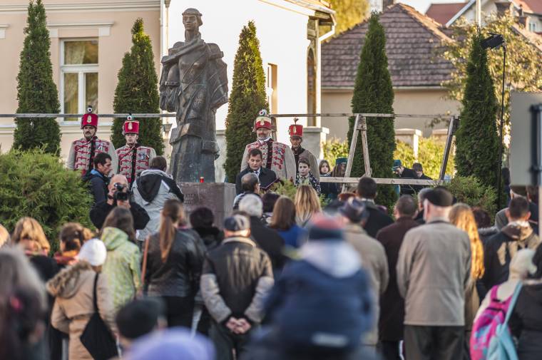 Összeállítás az ’56-os szabadságharcról az Erdélyi Naplóban